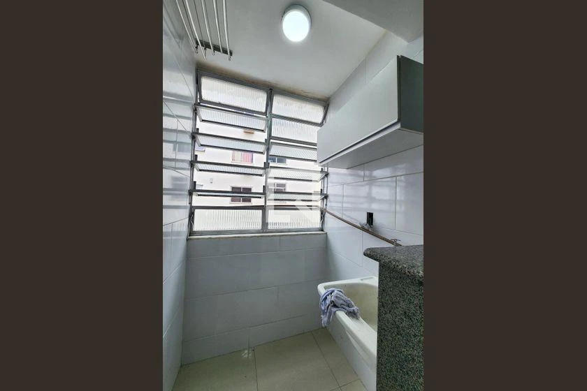 Furnished apartment, 58 m², with a glass-enclosed balcony — photo 14