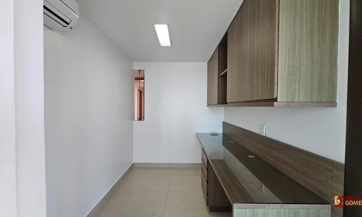 Apartamento de 212 m² com banheira e varanda envidraçada — photo 37