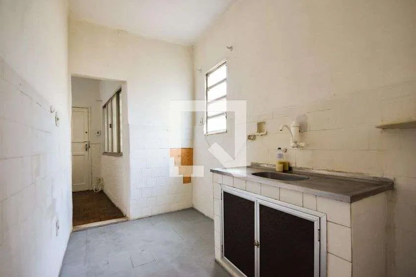 Wood or laminate floors in a one-bedroom apartment, 42 m² — photo 9