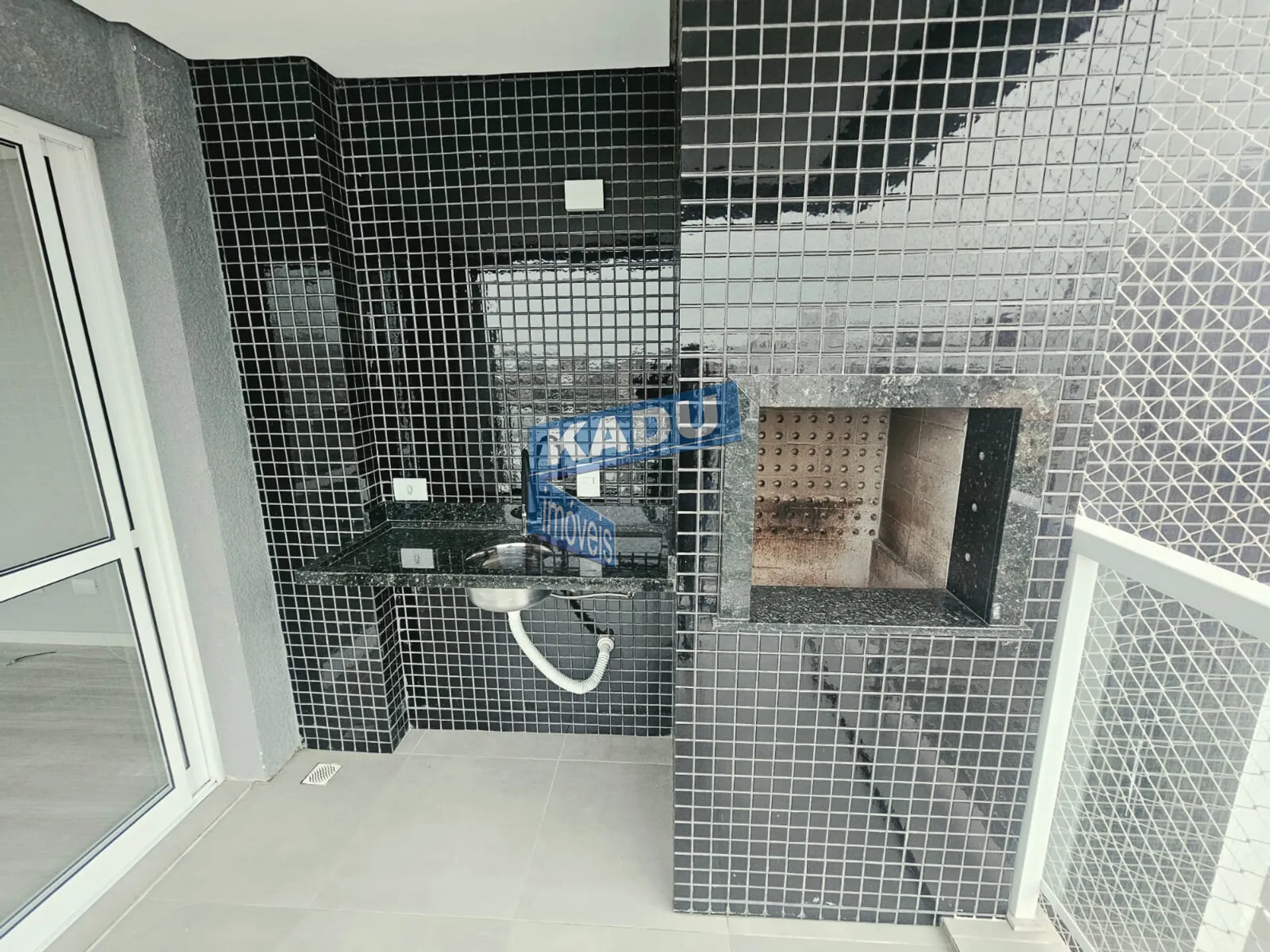 Apartment on the 2nd floor with a grill on the balcony — photo 12