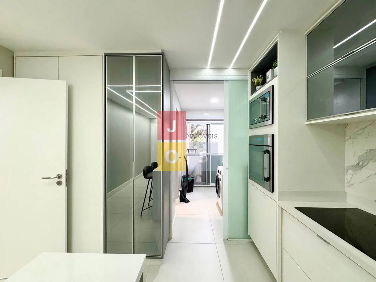 Apartamento mobiliado, 193 m², com janelas do piso ao teto — photo 86