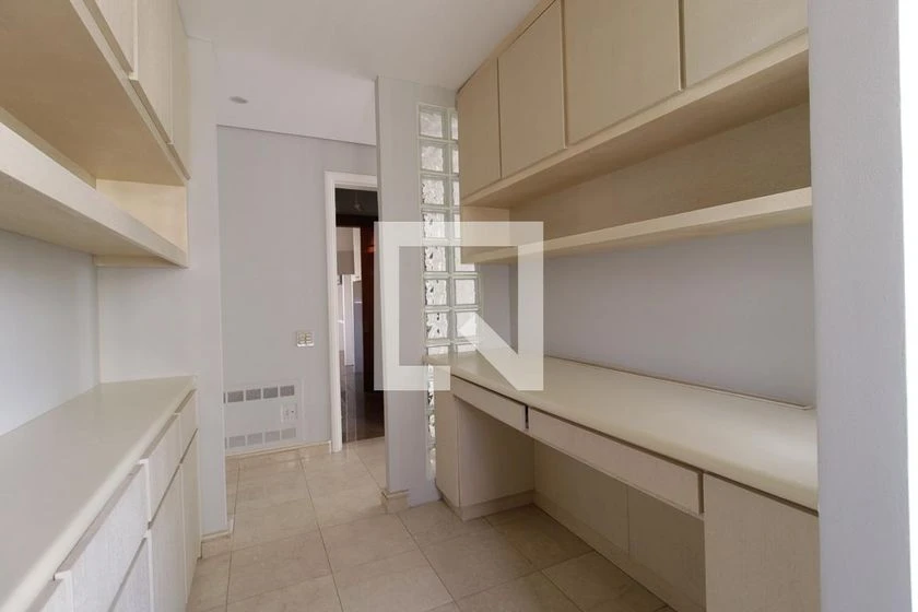 Rental apartment with 5 en-suite bedrooms and balcony — photo 9