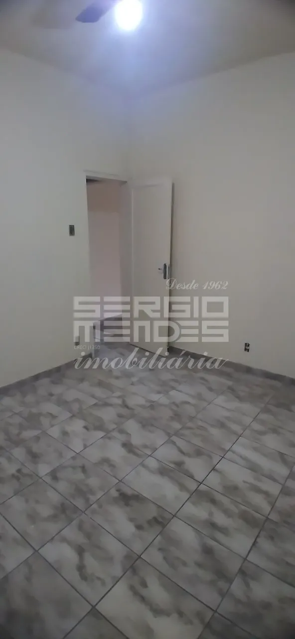 Unfurnished 3-bedroom apartment with a separate kitchen — photo 10