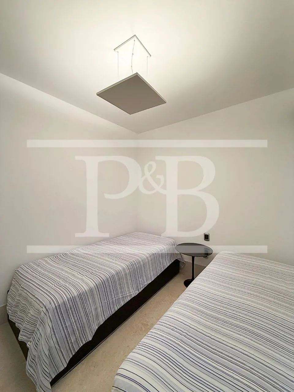 Furnished 3-bedroom apartment with a separate kitchen — photo 18