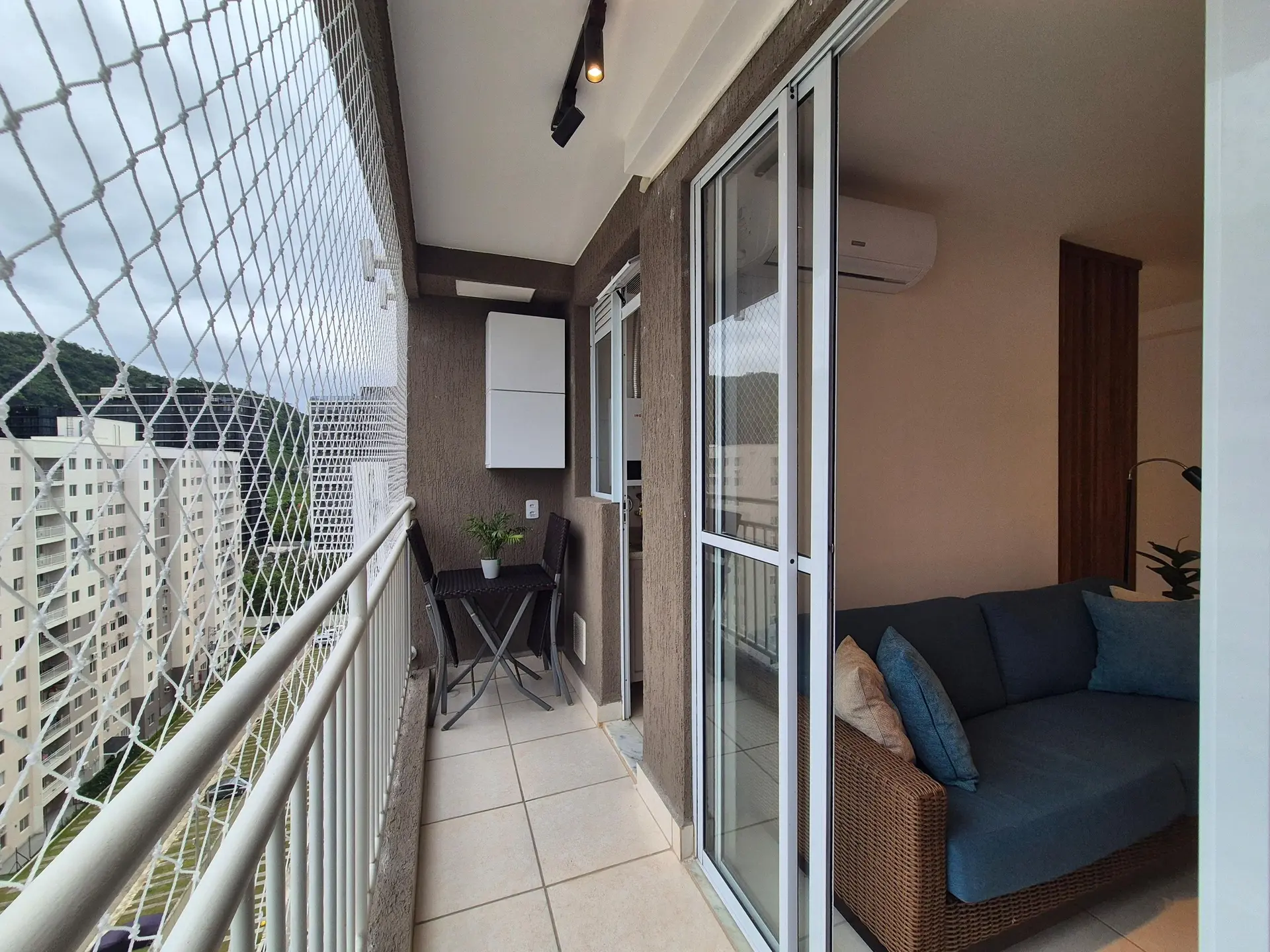 2-bedroom apartment with a home office — photo 31