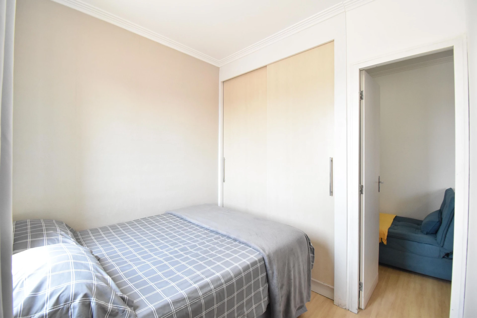 Furnished studio with 1 bedroom and 1 bathroom — photo 11