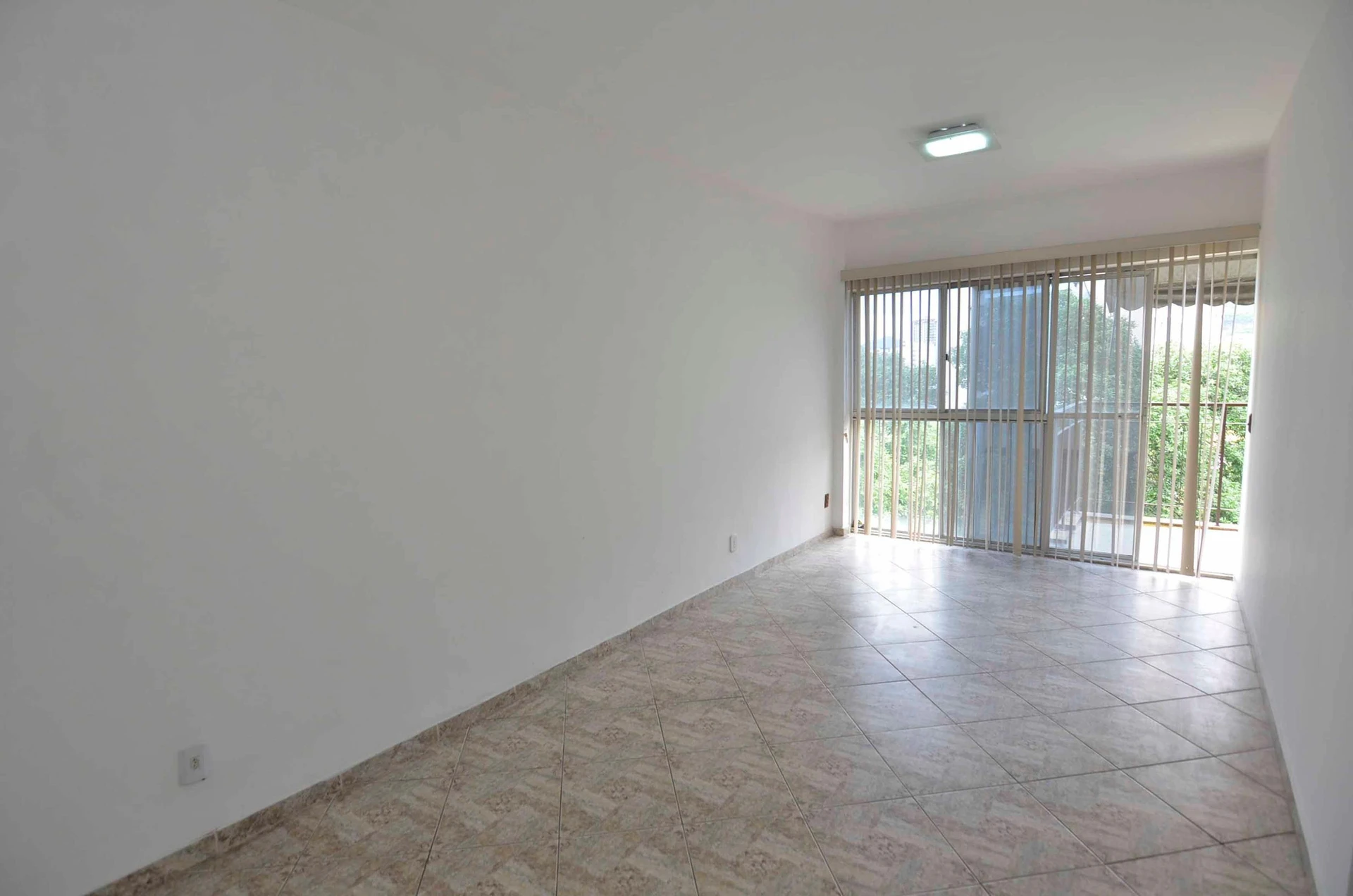 3-bedroom apartment with a mountain view in Rio de Janeiro — photo 17