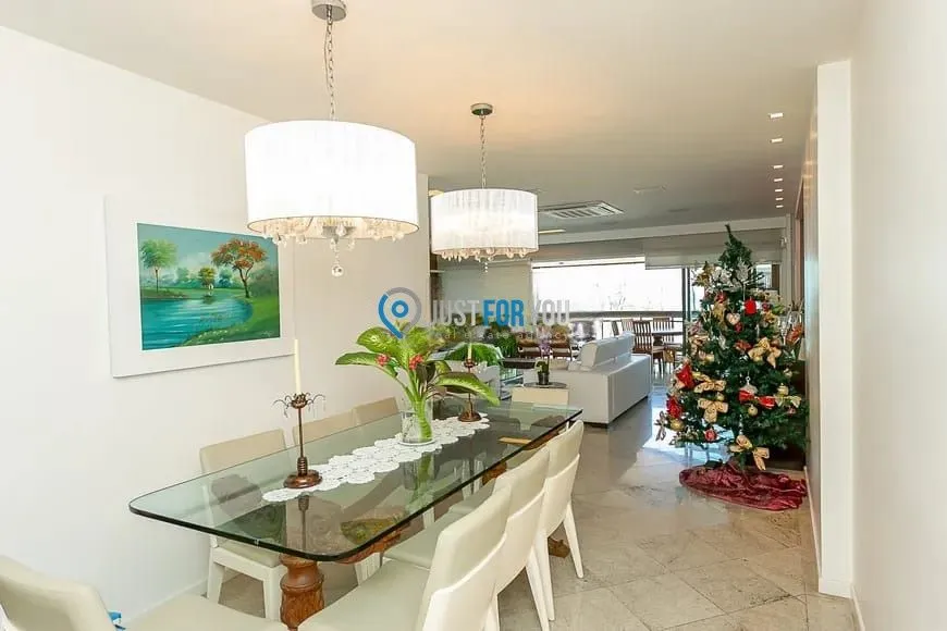 4-bedroom apartment with floor-to-ceiling windows — photo 4