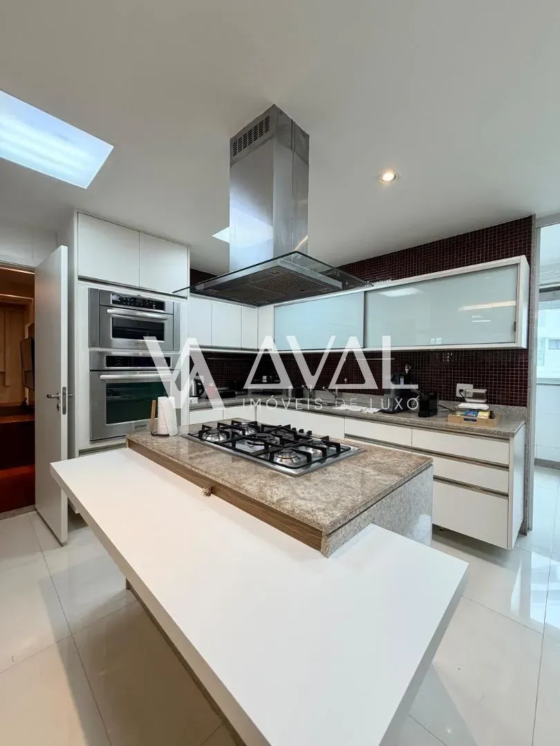 300 m² apartment with 4 suites and 3 parking spaces — photo 30