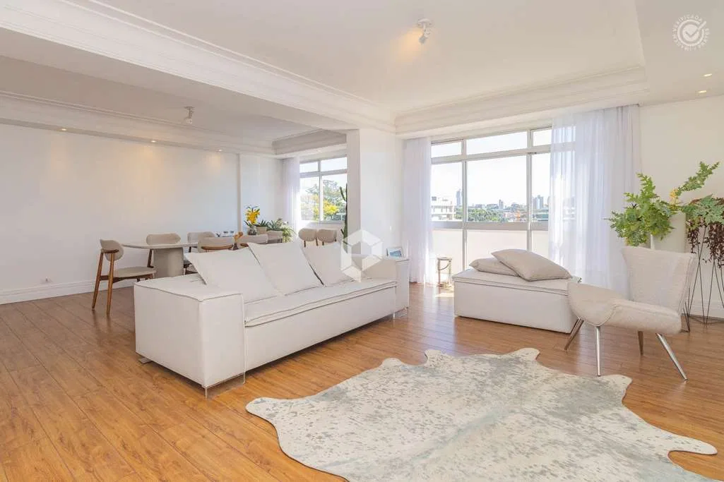 Furnished 3-bedroom apartment with 194 m² and balcony