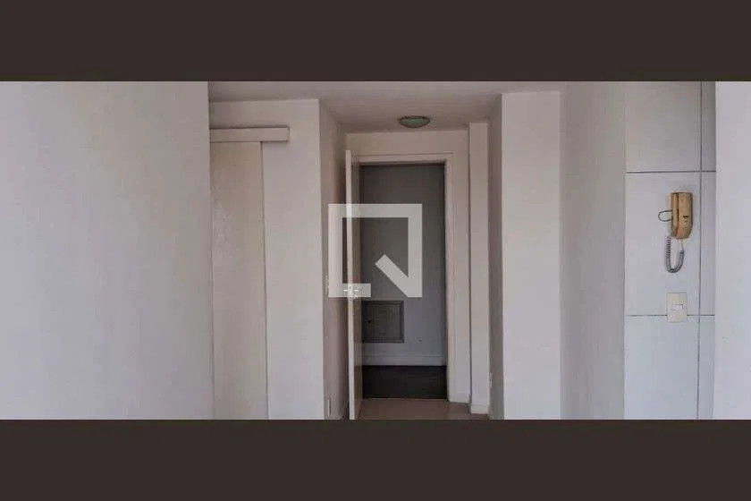 2-bedroom apartment in a building with a gym — photo 9