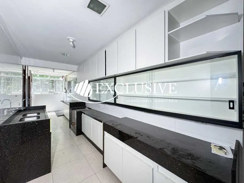 Residential apartment with 4 bedrooms and enclosed balcony — photo 27