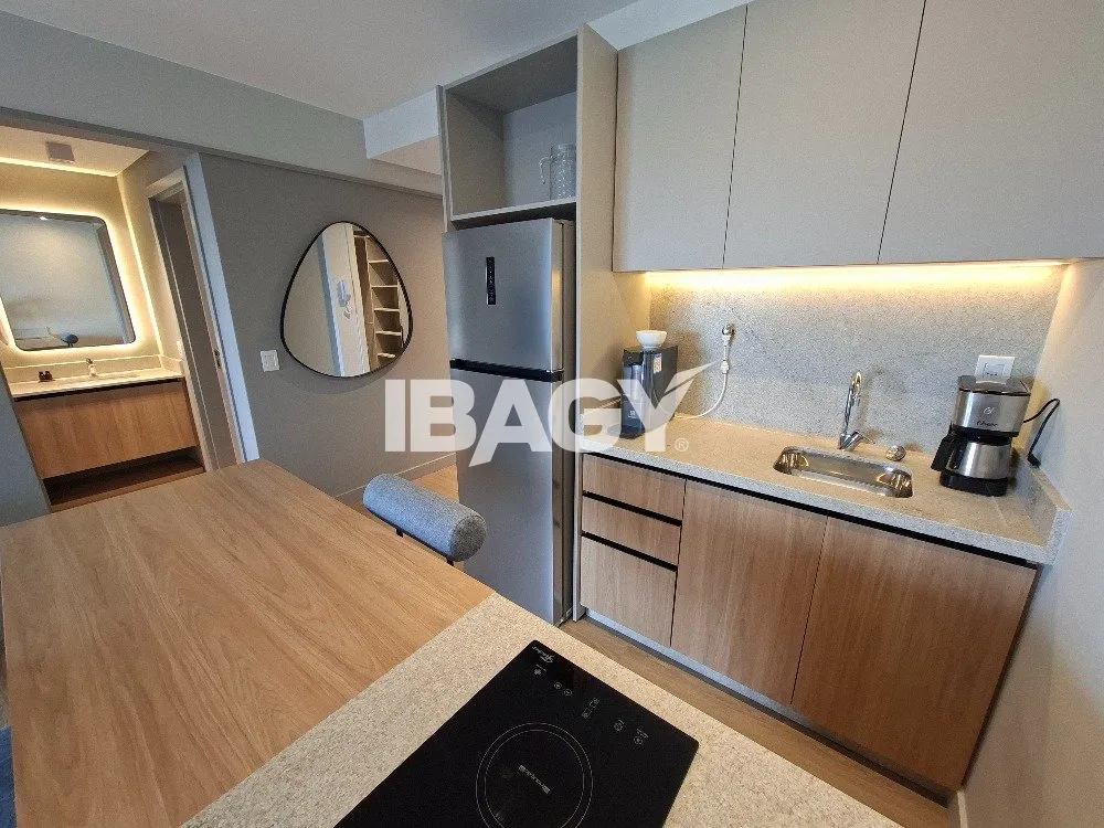 Studio with a glassed-in balcony and open-plan kitchen — photo 179