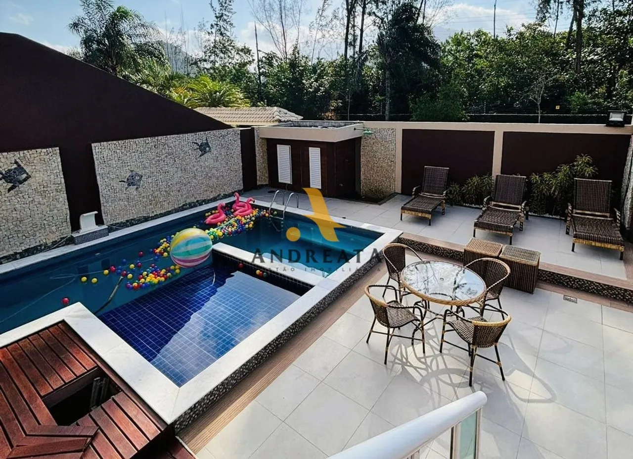 House with 5 bedrooms and 5 bathrooms, 471 m², 4 parking spaces — photo 10