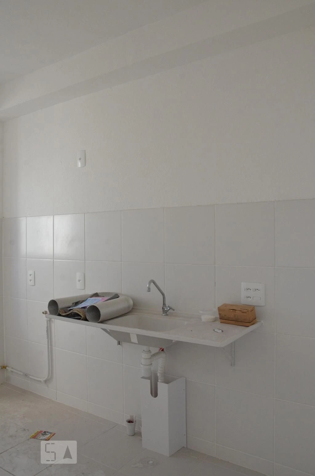Balcony with a grill in a 2-bedroom apartment, 45 m² — photo 12