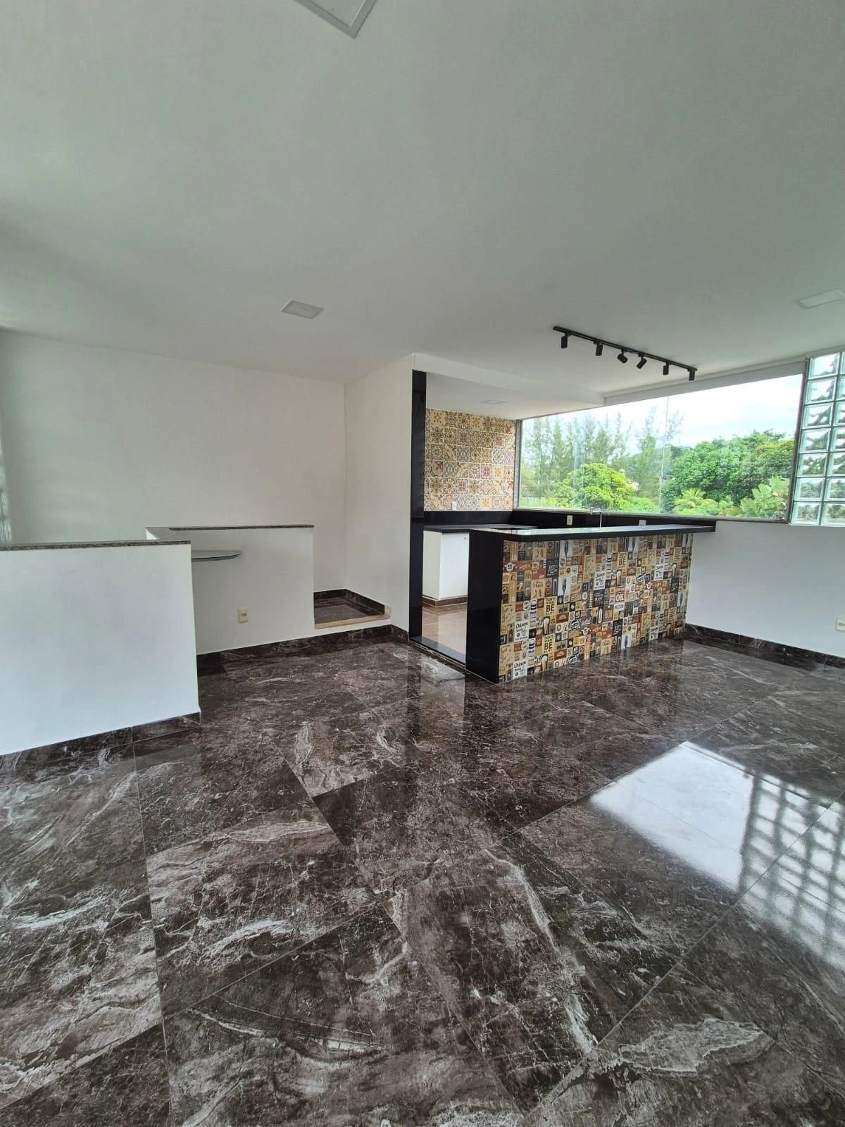 Unfurnished house with 5 bedrooms and integrated kitchen — photo 3