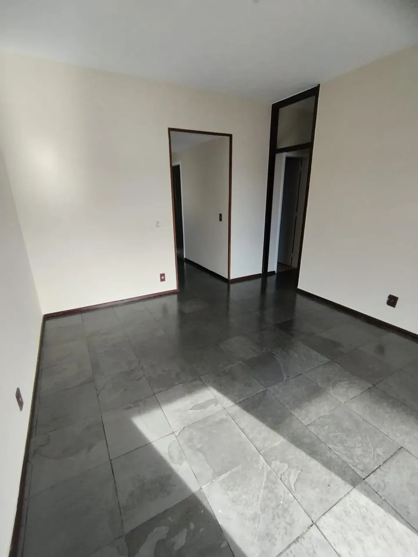 Rental apartment with 2 bedrooms and a private garden — photo 23