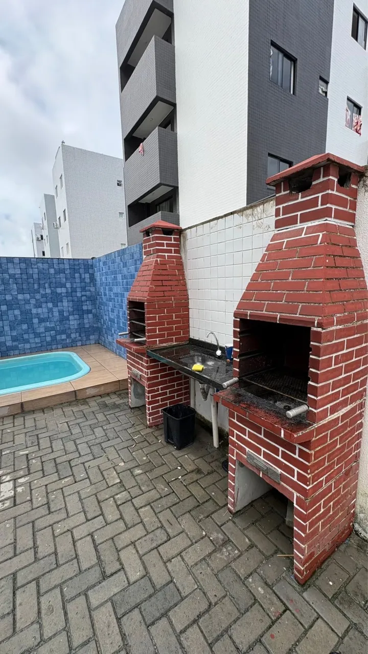 2-bedroom apartment with shared outdoor pool — photo 9