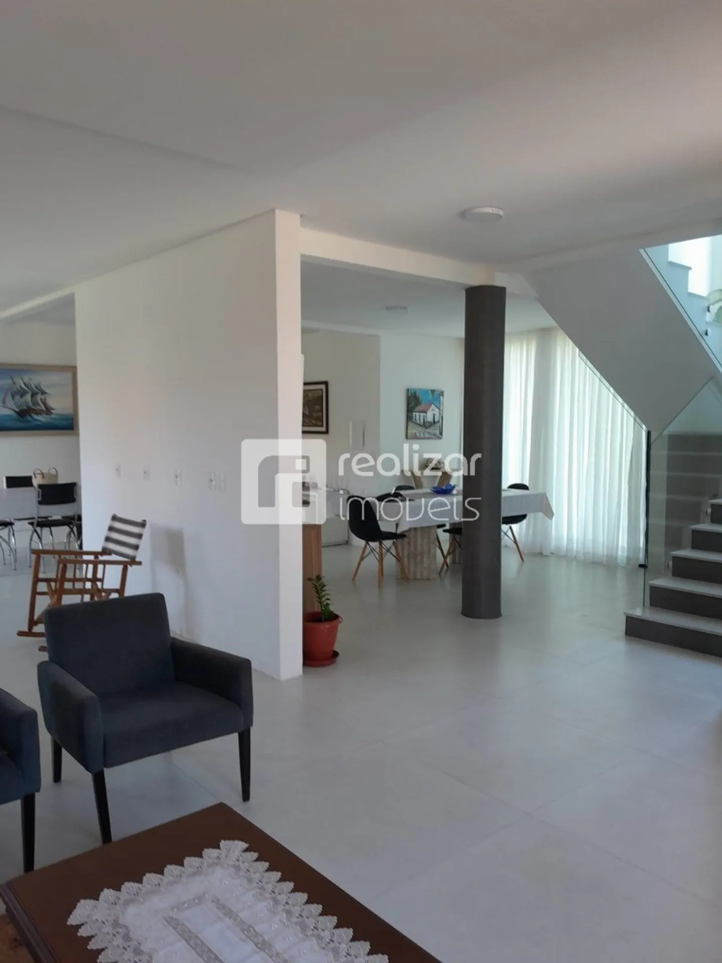 Furnished 220 m² house with 4 en-suite bedrooms and garden