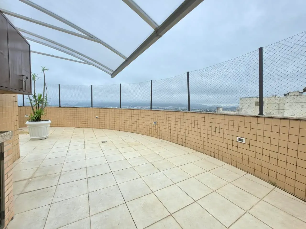 240 m² apartment with a bathtub and a grill on the balcony — photo 21