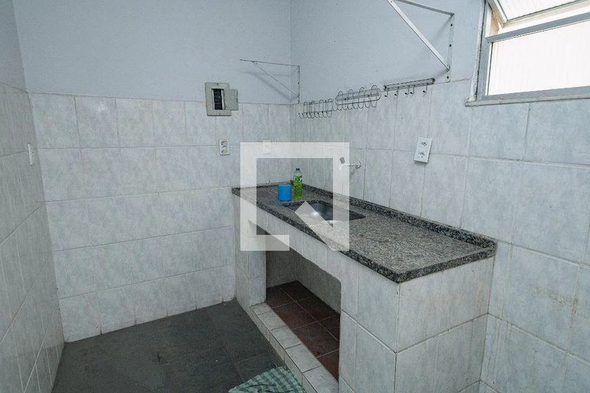 Apartamento de 2 quartos com cozinha separada e 57 m²