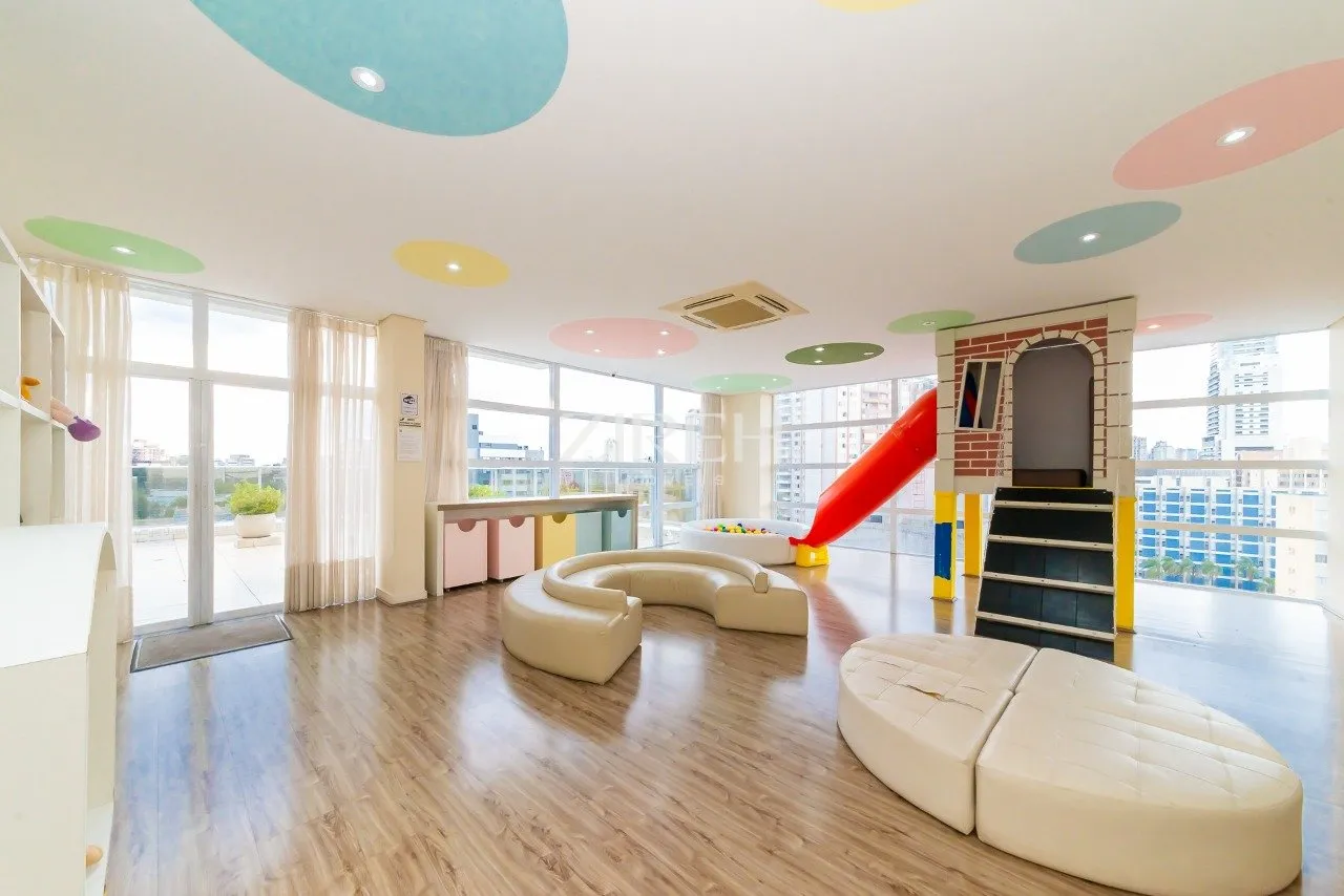 Glass-enclosed balcony in a 2-bedroom apartment, 57 m² — photo 5