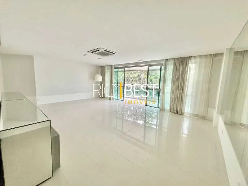 Apartment with 4 bedrooms and a glassed-in balcony — photo 19
