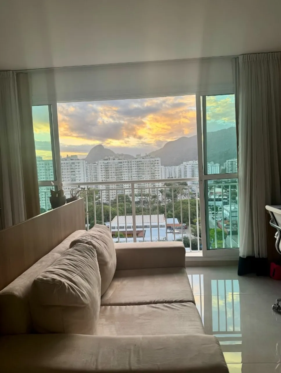 Furnished studio in a building with a gym