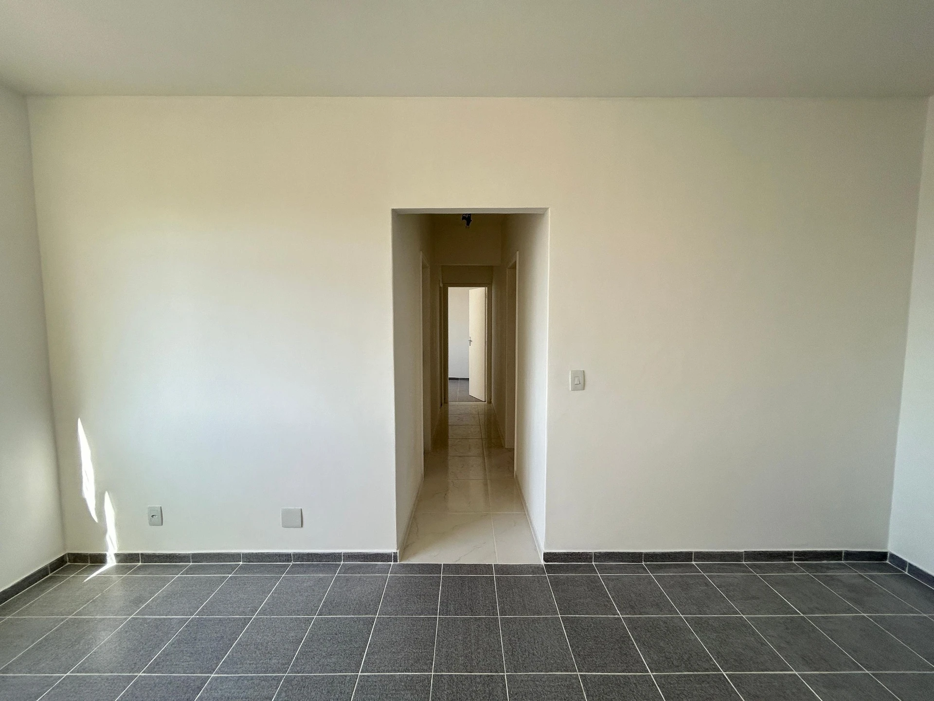 Unfurnished rental apartment with 2 bedrooms and parking — photo 32