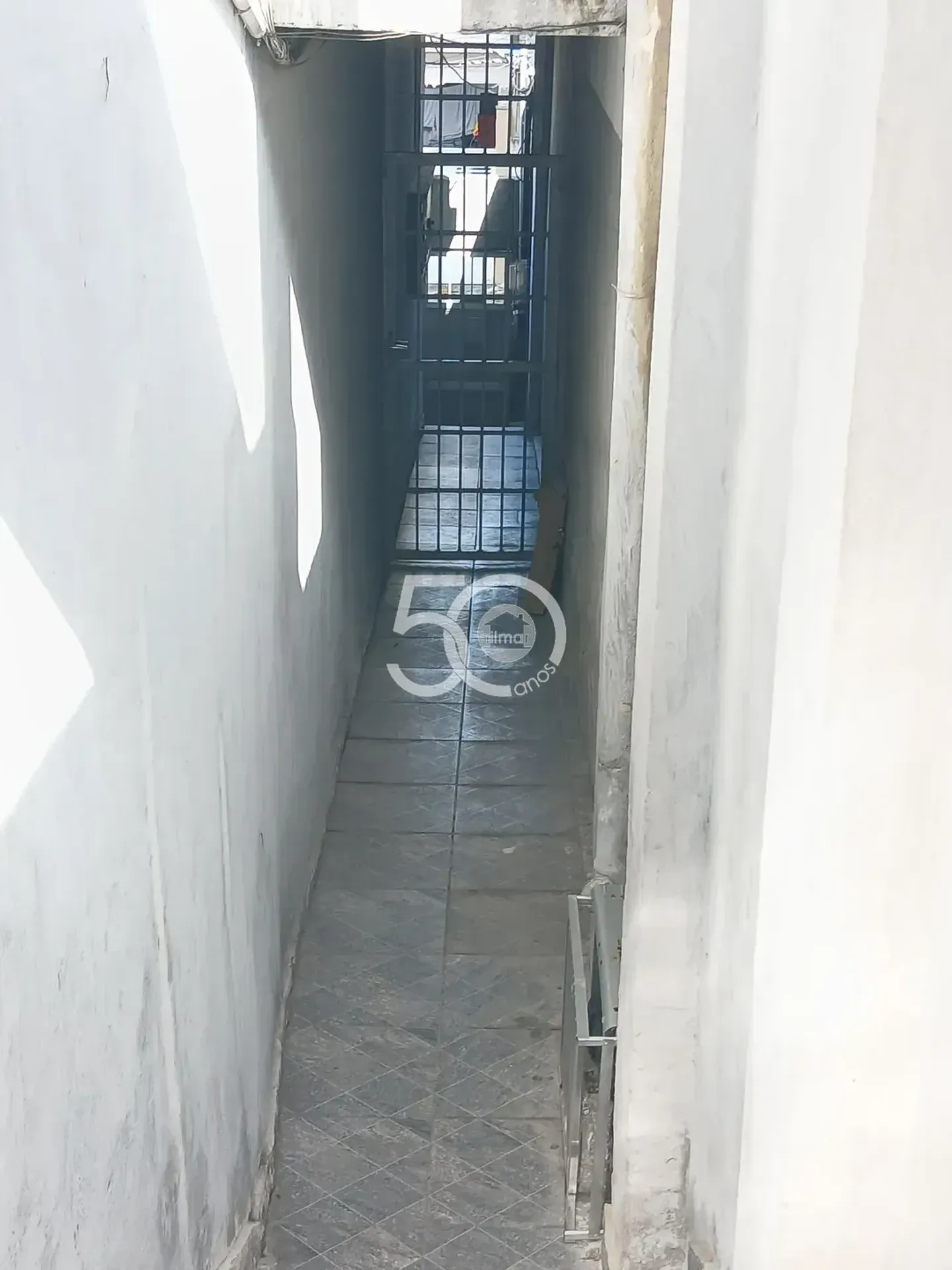 Unfurnished apartment with 2 bedrooms and a separate kitchen — photo 24