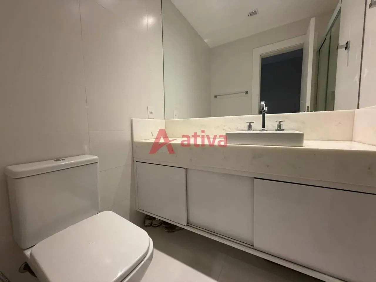 Furnished apartment with 4 bedrooms and an open-plan kitchen — photo 30