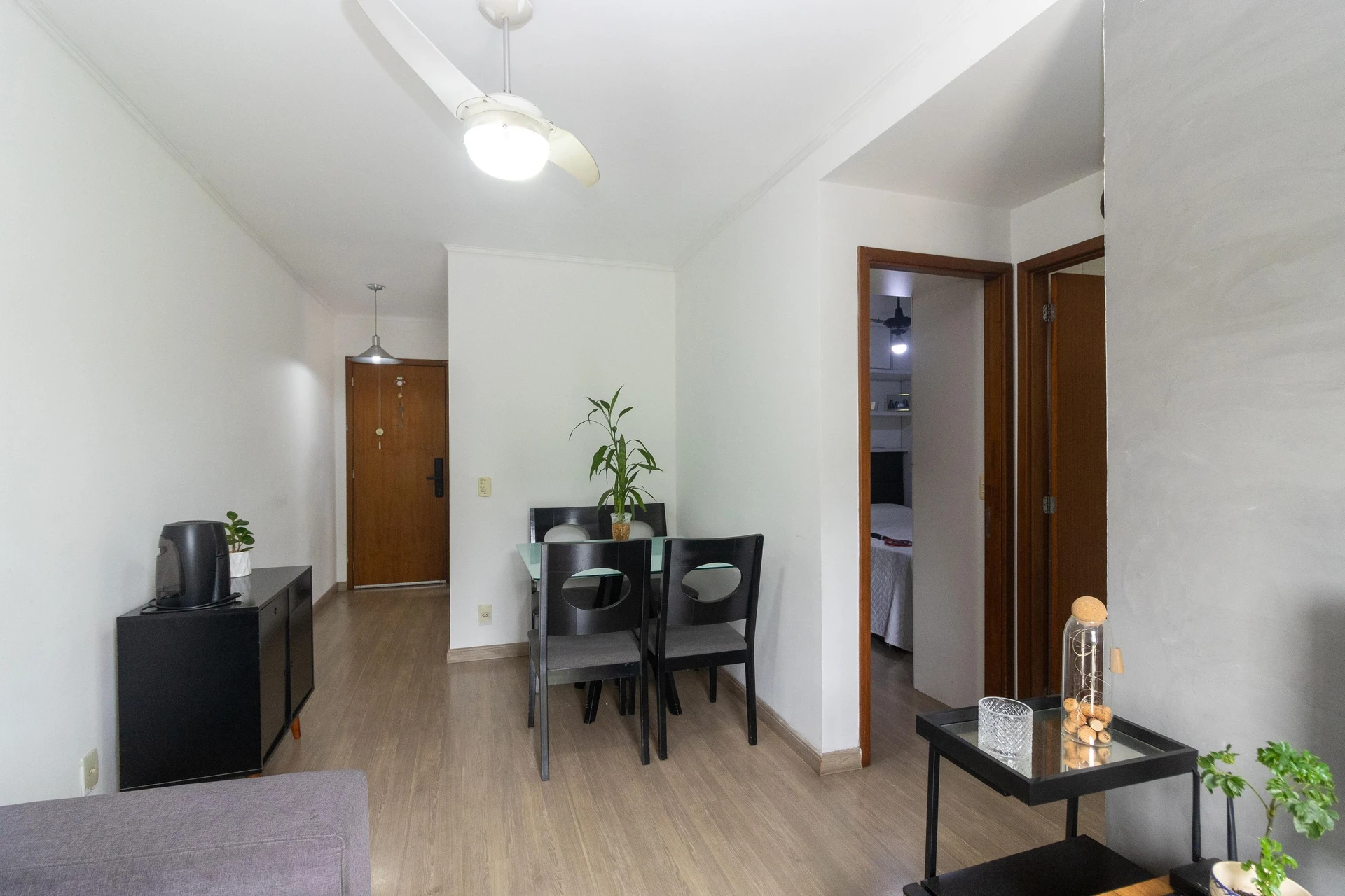 Furnished 2-bedroom apartment with balcony — photo 19