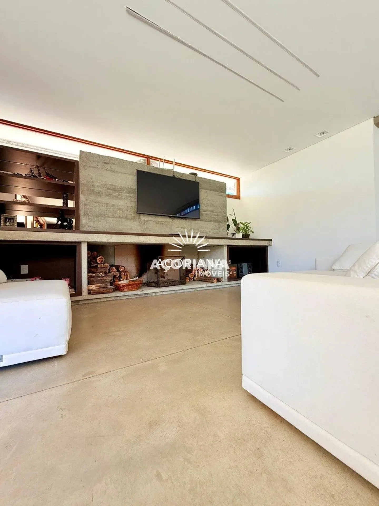 House with open-plan kitchen and 5 bedrooms over 558 m² — photo 11