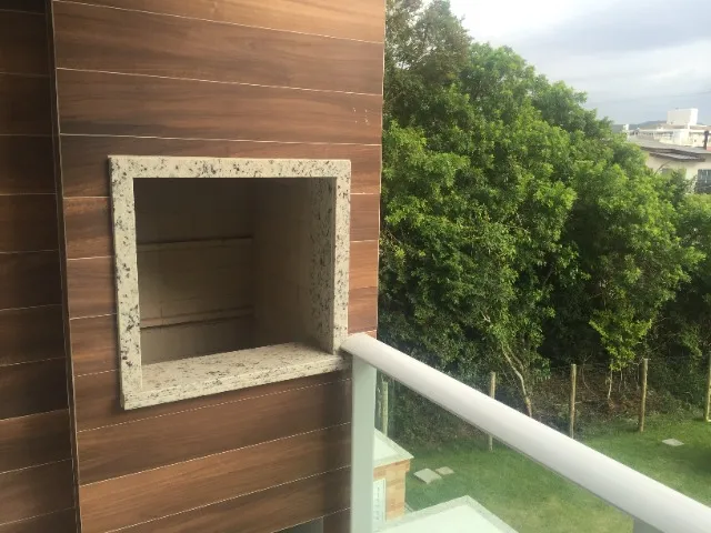Balcony with a grill in a 2-bedroom apartment, 75 m² — photo 20