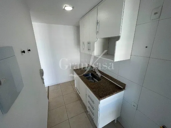 Apartment with 2 bedrooms, 1 bath, and a balcony — photo 8