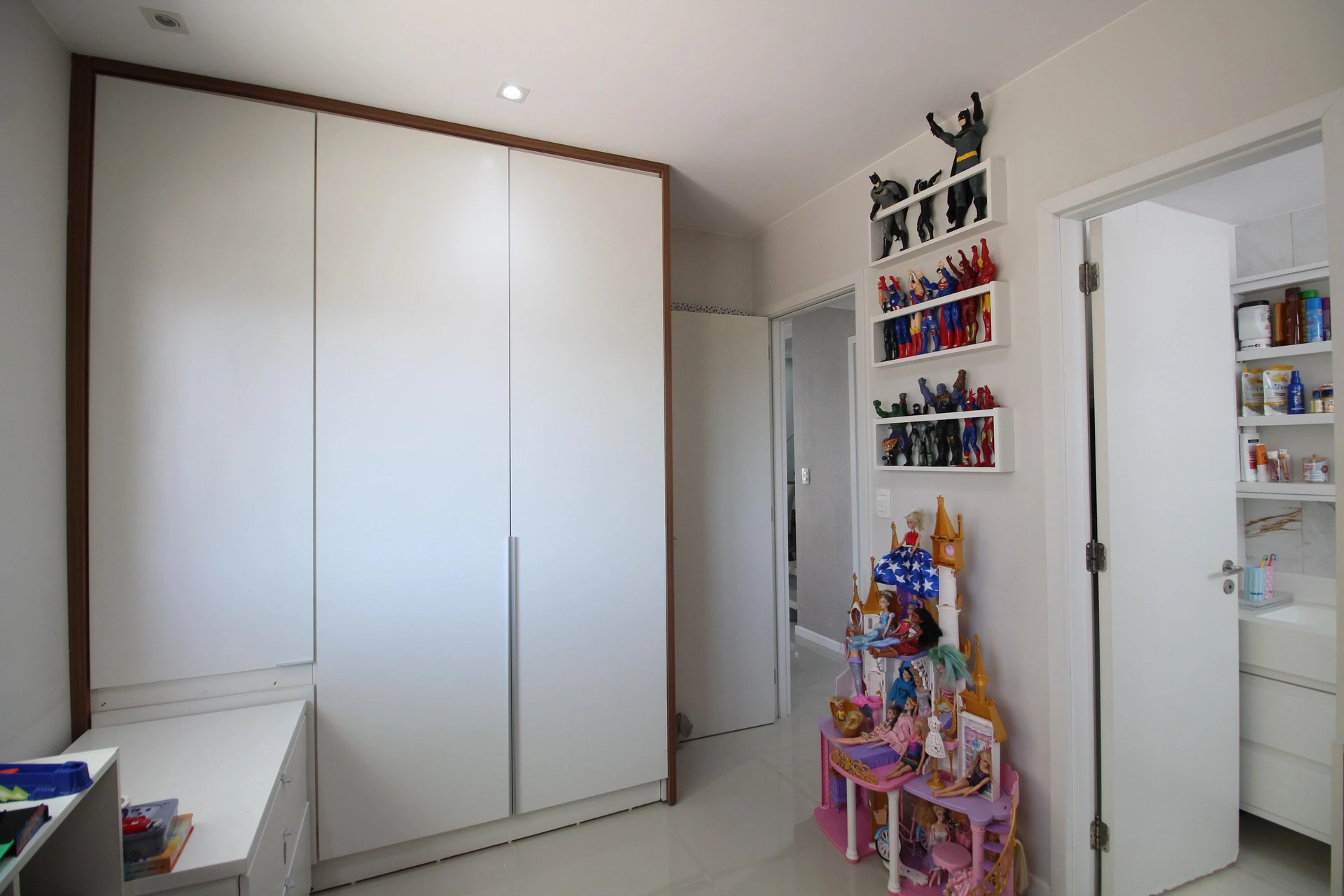 Rental apartment with 4 bedrooms and 4 bathrooms — photo 54