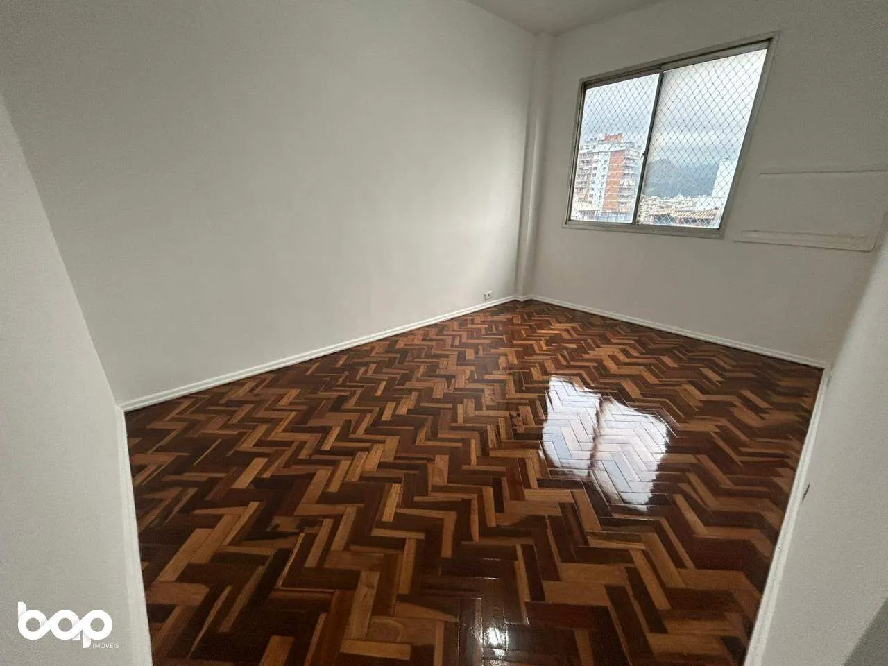 Apartment with a fitted kitchen and a balcony — photo 12