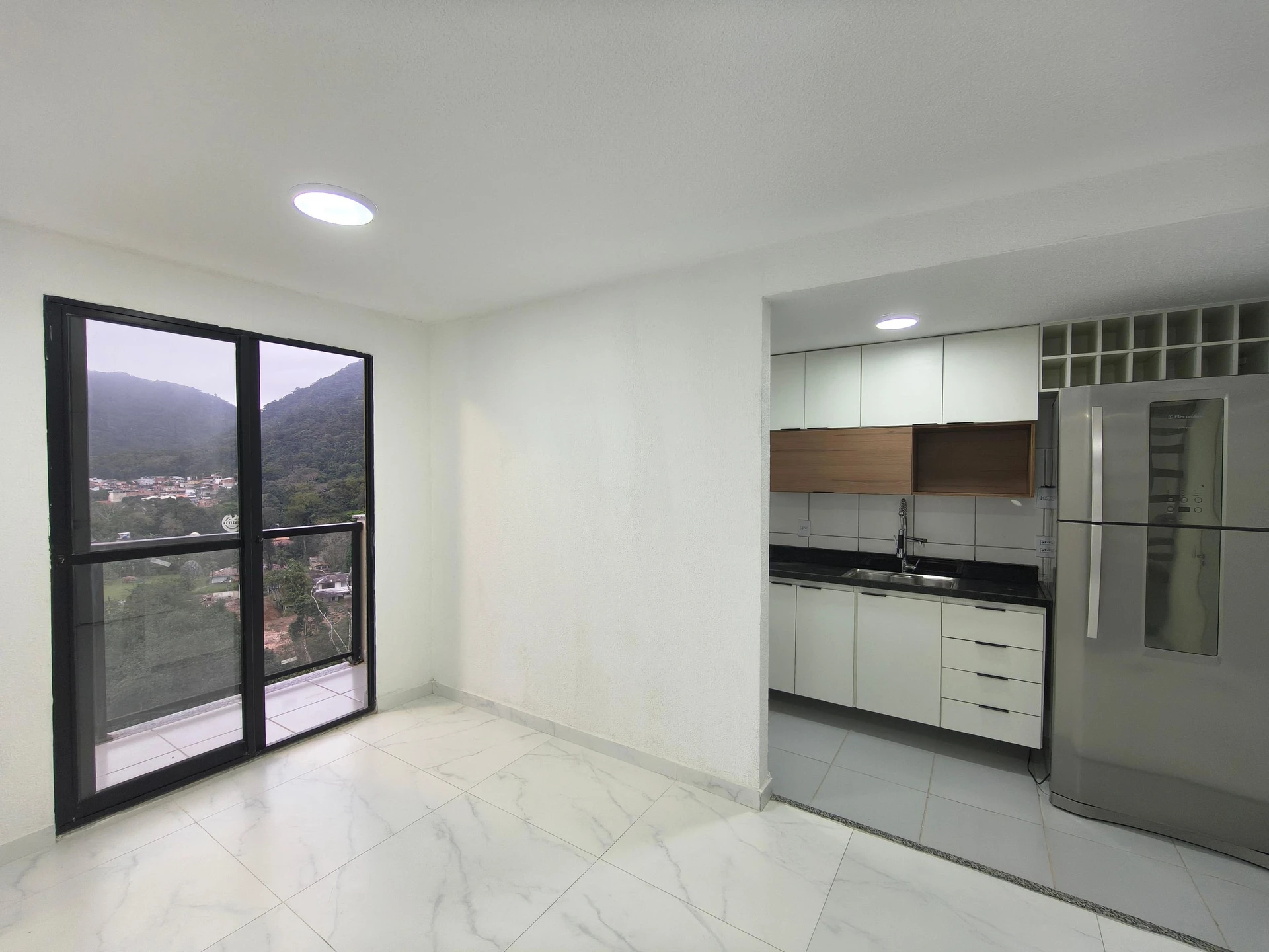 Apartamento mobiliado com 2 quartos, 1 banheiro e varanda — photo 5
