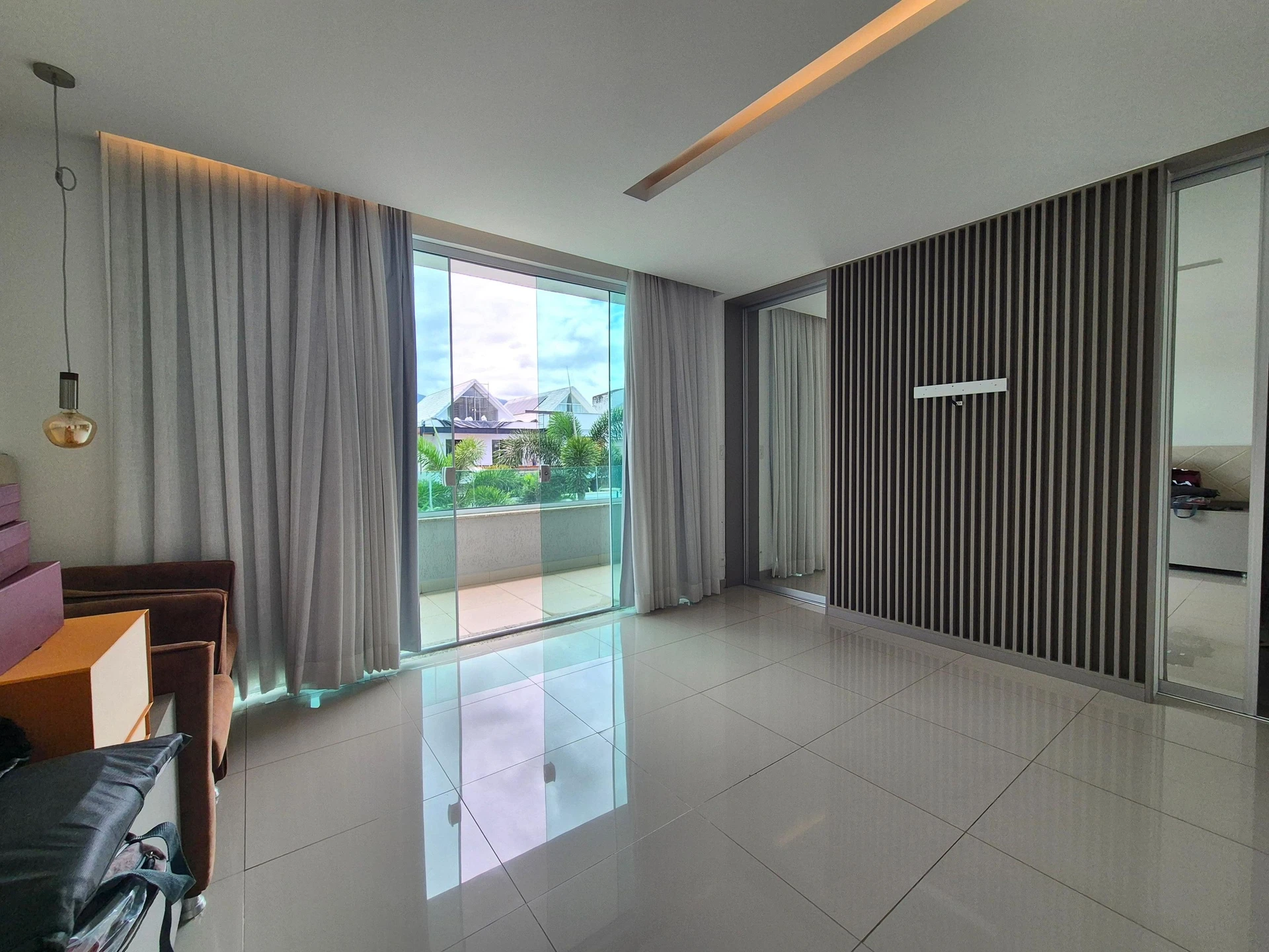 5-bedroom house with floor-to-ceiling windows — photo 27