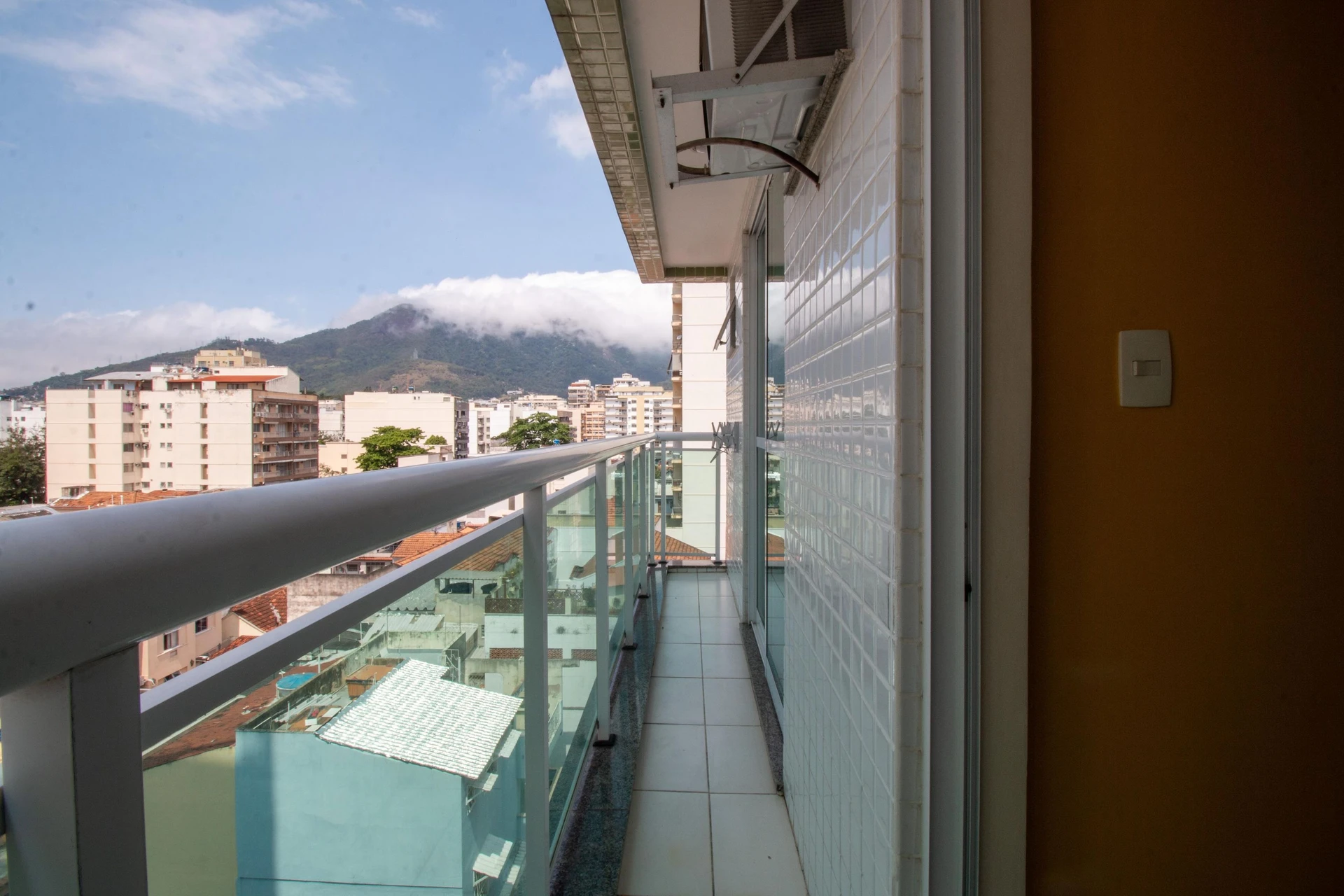 Floor-to-ceiling windows in a 2-bedroom apartment, 59 m² — photo 4