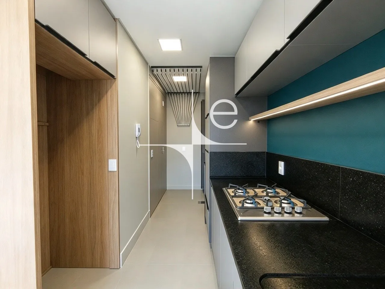 Glass-enclosed balcony in a 3-bedroom apartment, 150 m² — photo 28