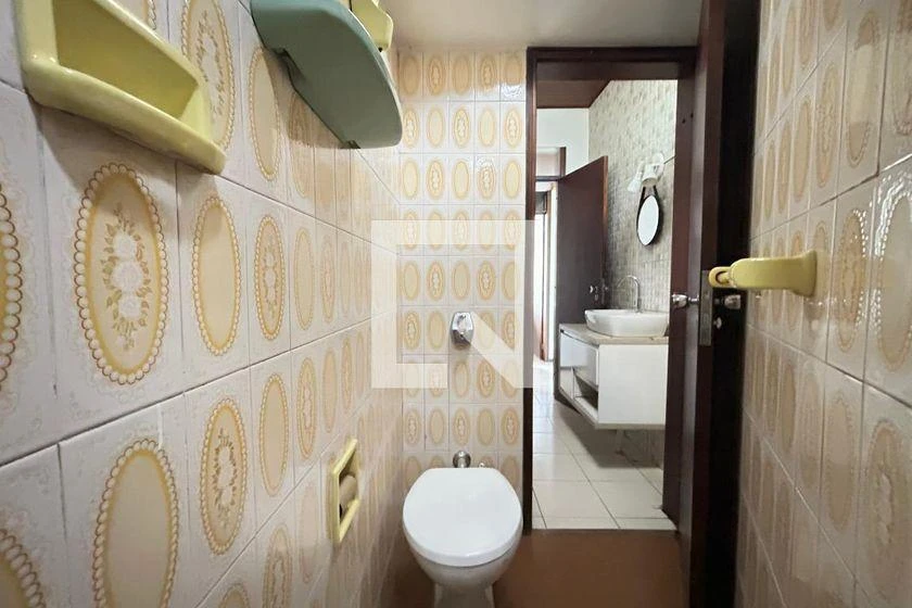 4-bedroom house with a bathtub — photo 46