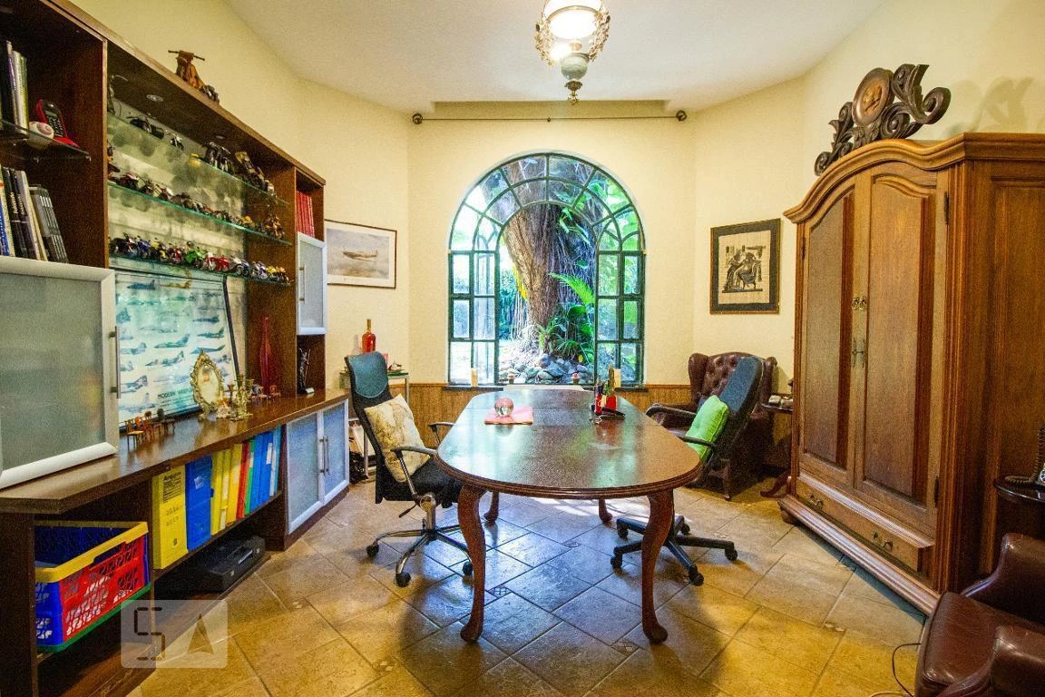 Casa de 600 m² com 4 quartos, 2 suítes e 5 banheiros — photo 22