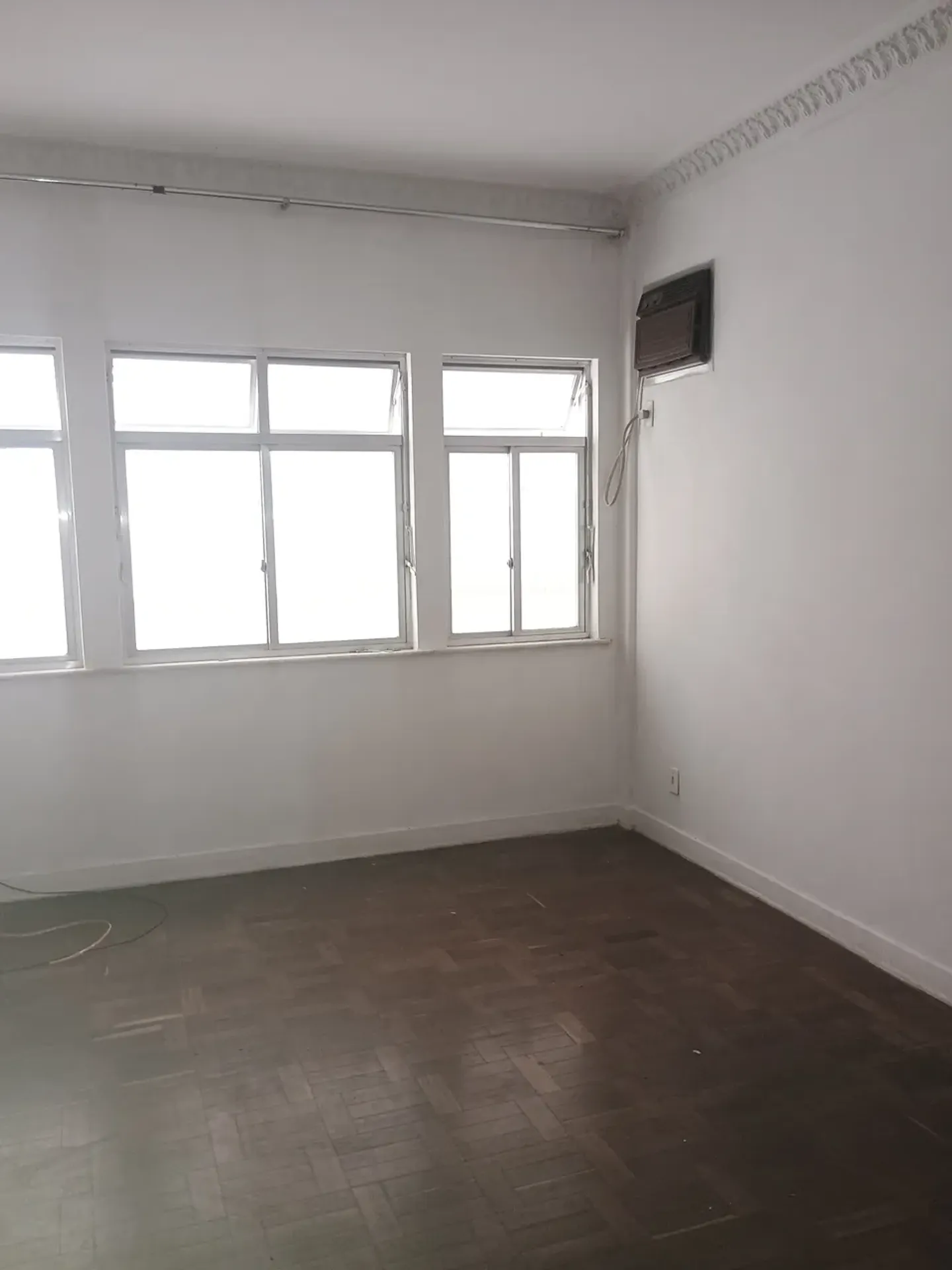 Apartment on the 6th floor with wood or laminate floors — photo 5