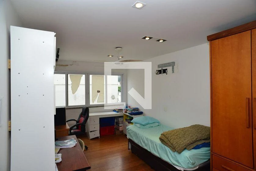 Furnished apartment, 300 m², with a glass-enclosed balcony — photo 25