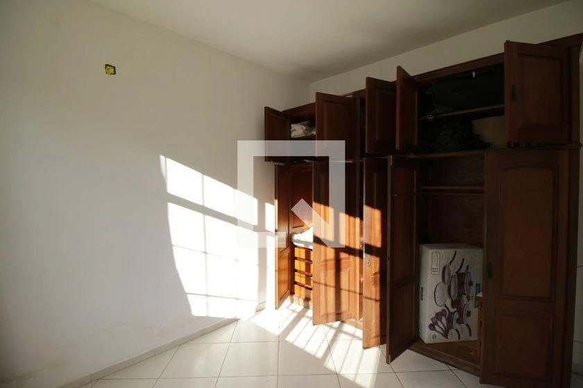 Casa de 381 m² com 7 quartos, 4 banheiros e jardim — photo 42
