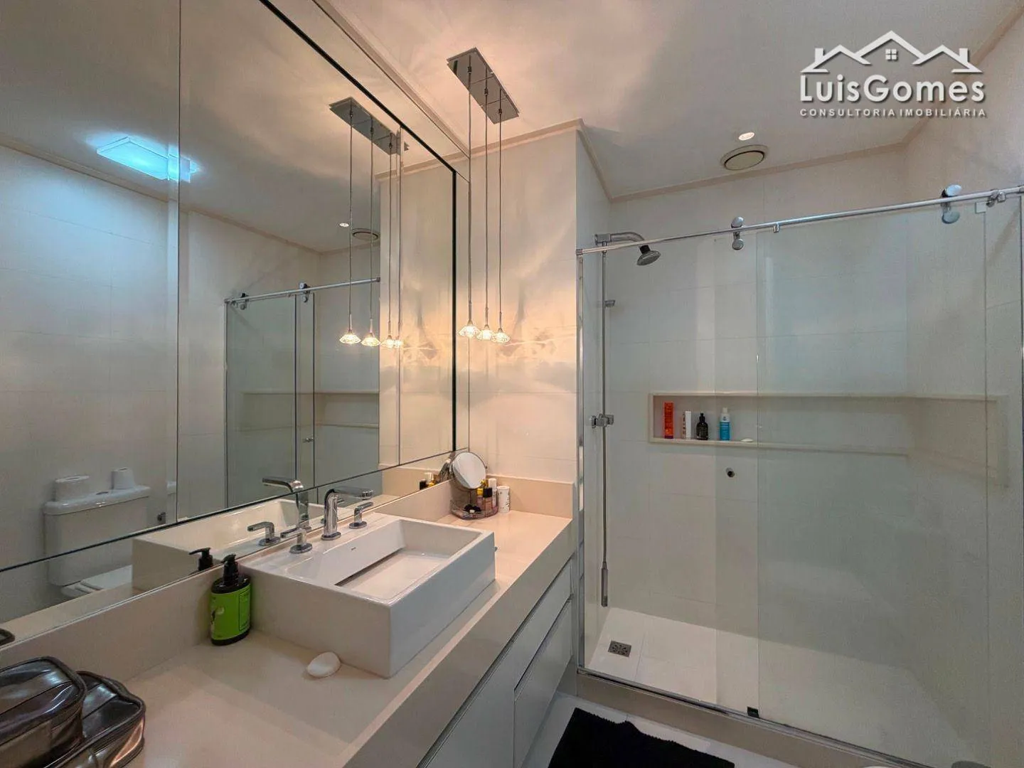 Furnished apartment with 4 bedrooms and 5 bathrooms — photo 31