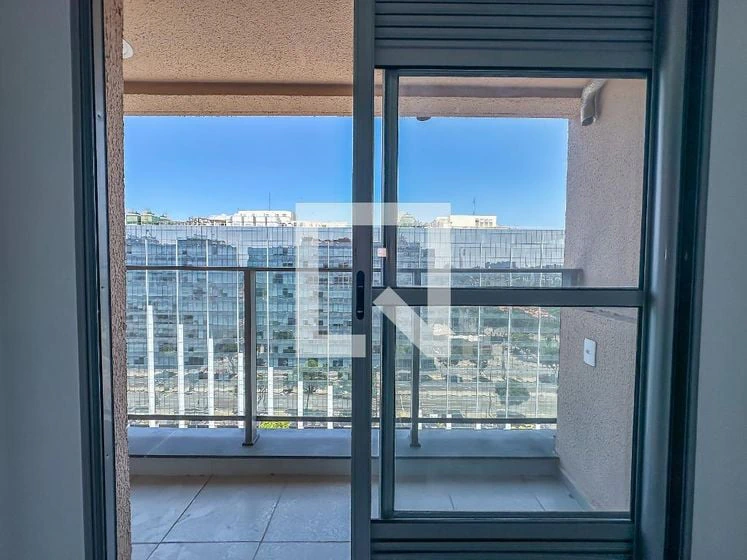 2-bedroom apartment in a building with a gym — photo 4