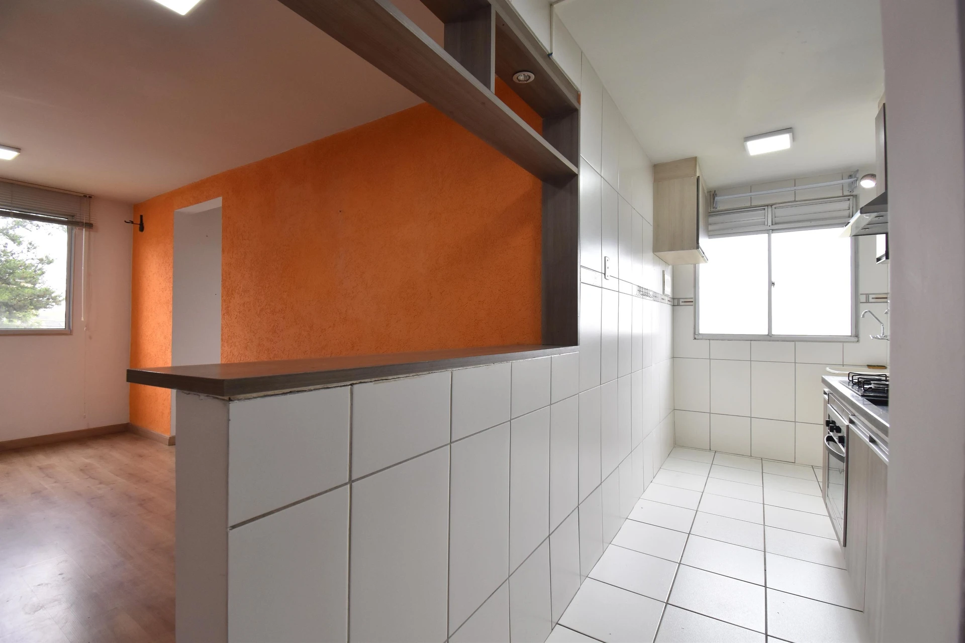 Засклений балкон та 2 спальні: квартира 49 м² — photo 3