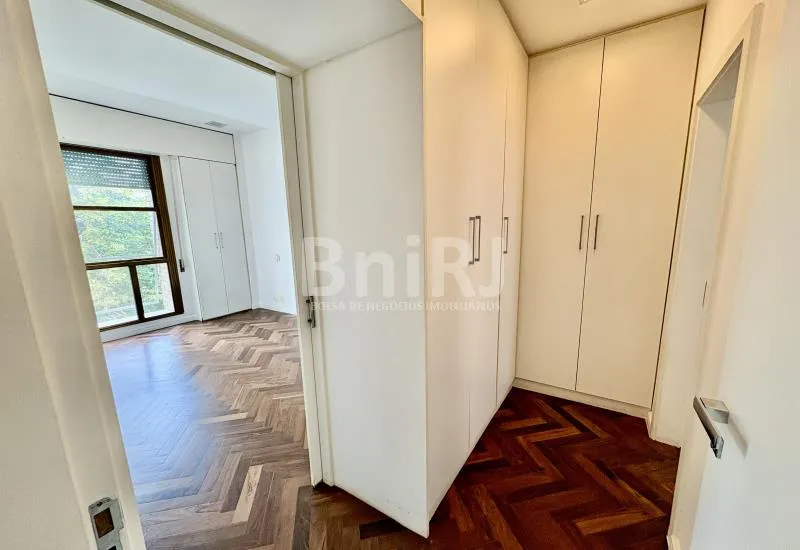 Apartamento de 180 m² com varanda fechada e fogão a gás — photo 32
